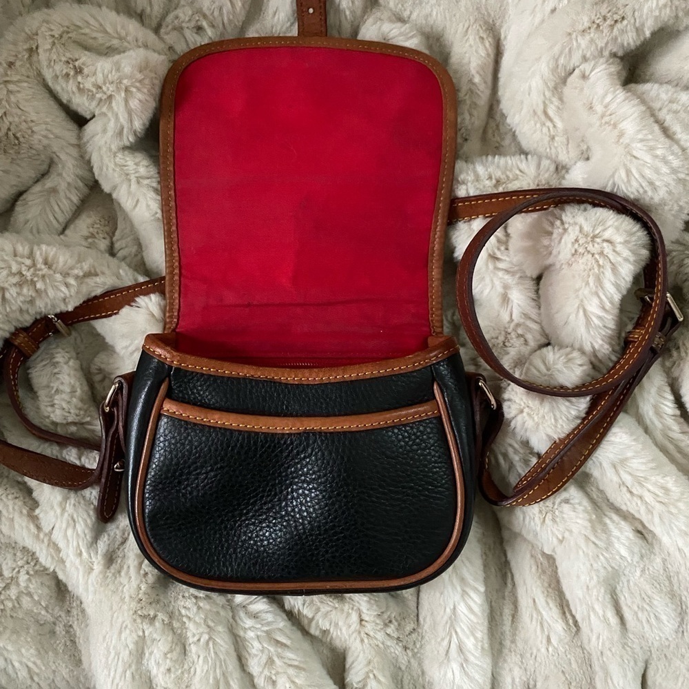 Dooney & Bourke All Weather Small Crossbody Saddle Bag Black/British Tan - Picture 7 of 13